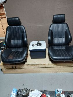 Race style seats