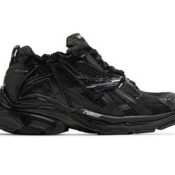 Black balenciaga Runners size 8