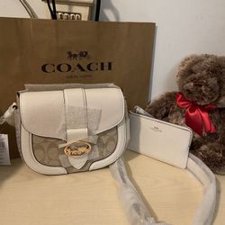New!!!!! Coach Crossbody With Horse Emblem And Wristlet 