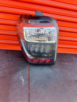 2017-2024 TOYOTA 4RUNNER TAIL LIGHT LEFT DRIVER oem