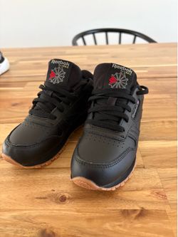 Boys shoes