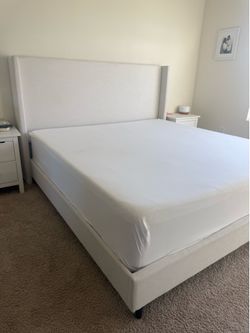 King bed frame like new