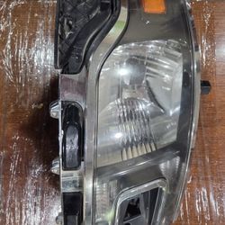 2014 Ford Flex Right Headlight