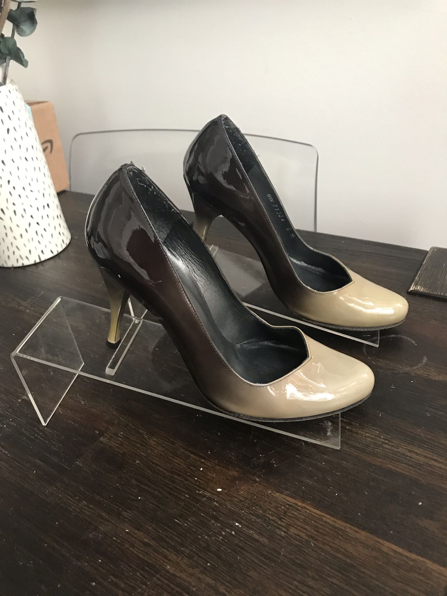 Stuart Weitzman Womens Stiletto Pumps Patent Leather Size 5 M. Condition is Pre owned. See pictures ask questions and make an offer!