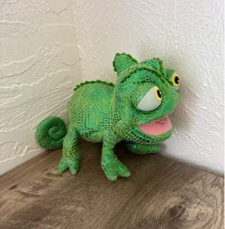 Disney store tangled pascal chameleon metallic green plush stuffed animal 12”
