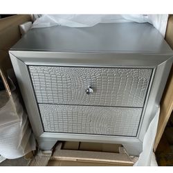 NEW LOOK BEDROOM SET! SUPER SEXY! WOW! WE SELL BRAND NEW FURNITURE! 