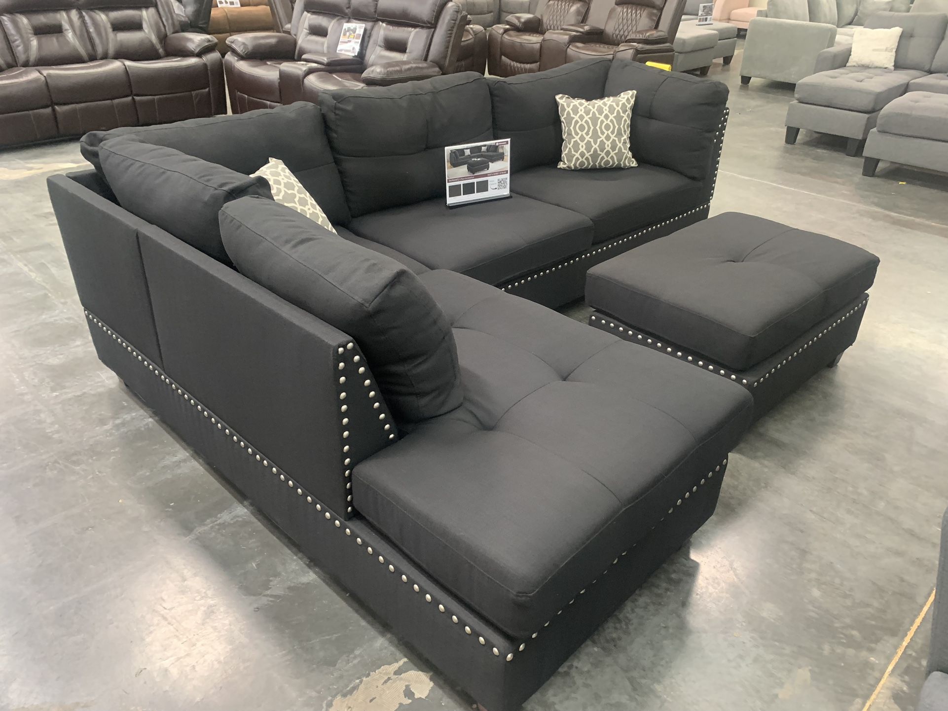 Nice Quality Sectional In Gray Or Black.