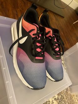 Women’s 9.5 Nike Running Shoes