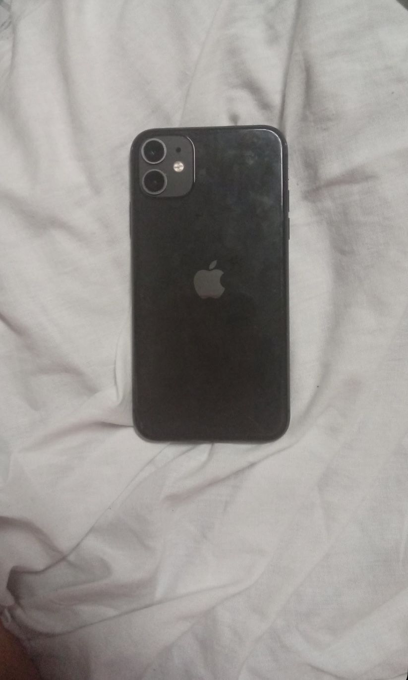 Black iPhone 11 No Cracks In Front Just Screen Protector