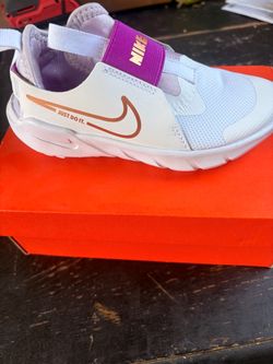 Nike Slip-On Sneaker White Purple Gold