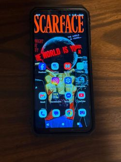 moto g play phone from Walmart works good with case