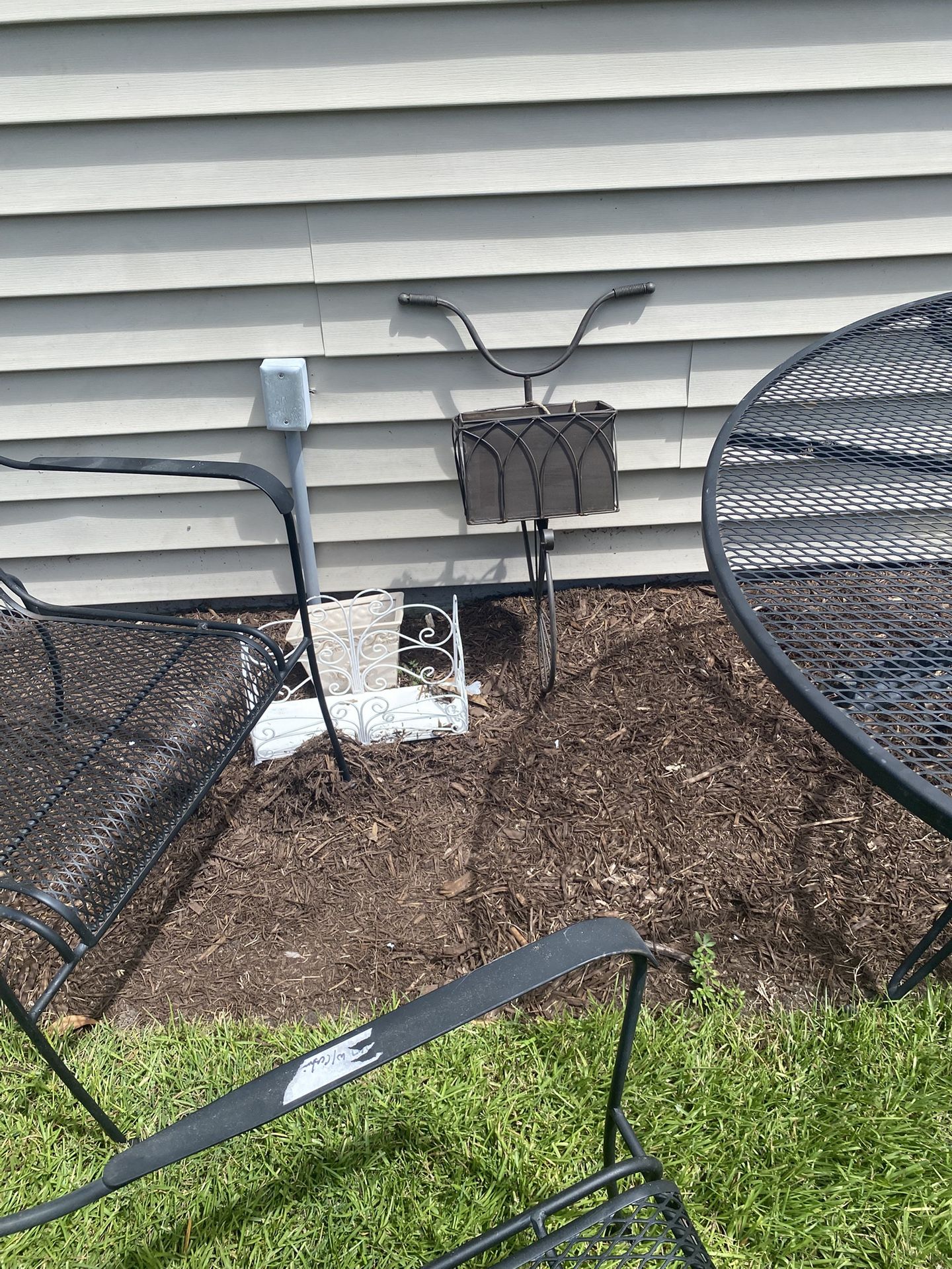 Wall Planter With Wheel