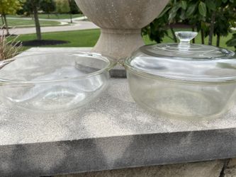 2 Vintage Pyrex 1 1/2 Qt Glass Bowls with one lid