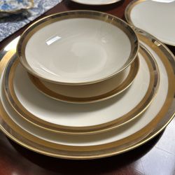 Gotham Royal Contessa 24k China 2 Place Settings