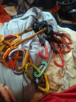 Daisychain ,5 Quick Secure Clips , 4 D Clips, 1 Thread lock Dclip 3 Self Locking QuickD Clips