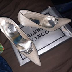Ladies Shoes Size 7.5
