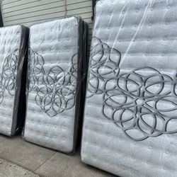 Full Size Mattress Pillow Top 12” Thick.     All Sizes Available.    Brand New Mattresses.    Same Day Delivery 