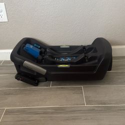 Nuna PIPA Car seat Base + Car Mirror