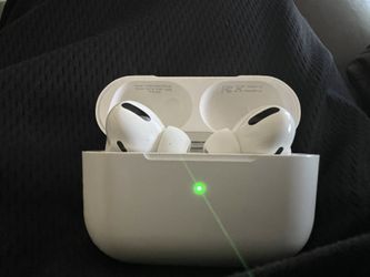2nd Generation Apple Airpods