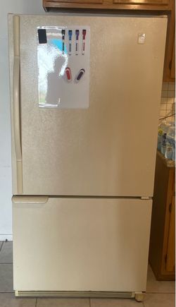 Amana Bottom Freezer Regrigerator