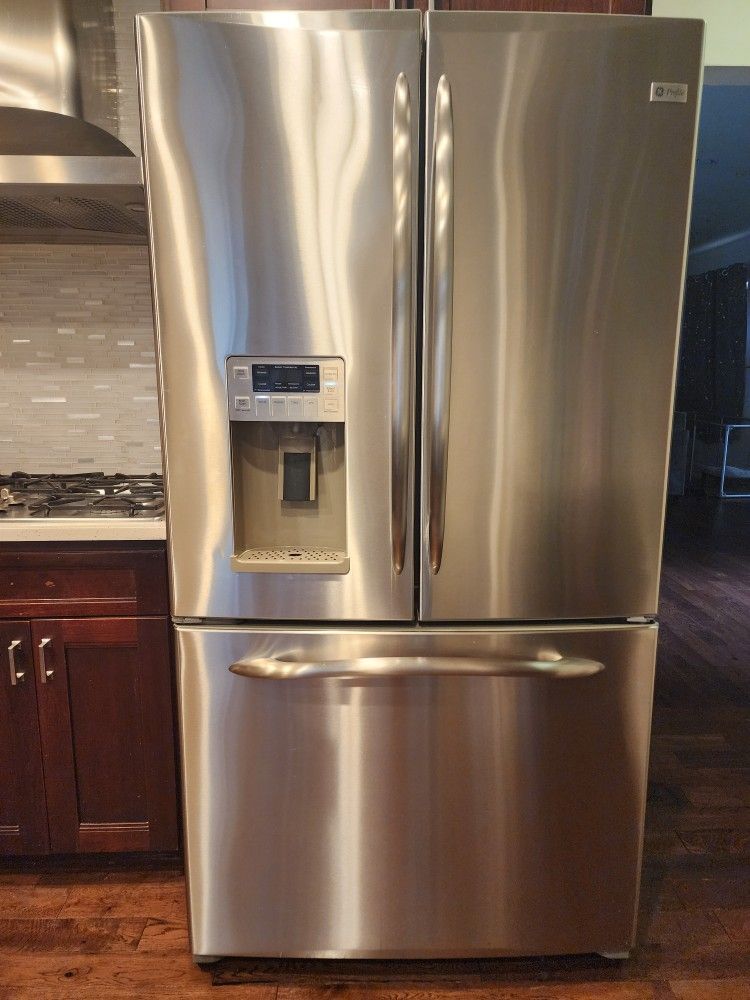 GE Profile Refrigerator - Possibly For Parts or May be Repairable