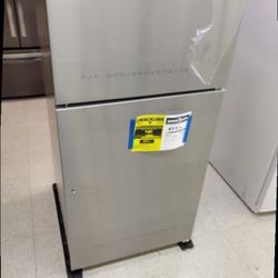 WHIRLPOOL TOP MOUNT REFRIGERATOR OPEN BOX ITEM