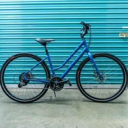 🔵☁️ Specialized Crossroads Hybrid / Cruise Bike - Size Medium 