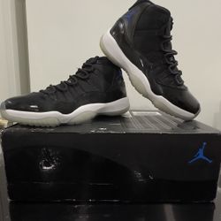 AIR JORDAN 11 RETRO