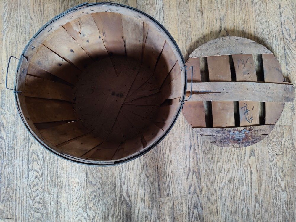 Vintage Split Wood Apple Bushel Basket w/ Lid!
