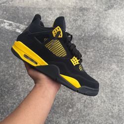 Jordan 4 Thunders