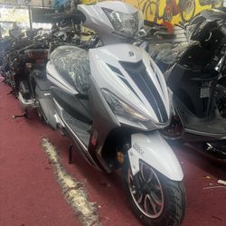 Brand New 2023 Razor Se 200cc Gas Scooter 