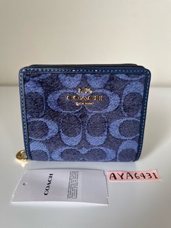 Catch Snap Wallet In Signature Chenille