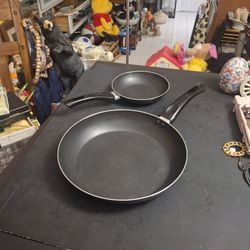 New Never Used 2PC Frying Pan Set 7" & 11" By Home Essemtials