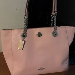 Authentic Coach, Shoulder Bag, Pink Leather   Gorgeous As You Can See No Smoking No Pets