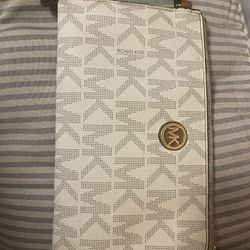 Michael Kors Wristlet