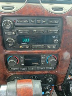 2005 GMC envoy 4.2 motor blue leather inside Gray factory radio asking $2,800 best offer