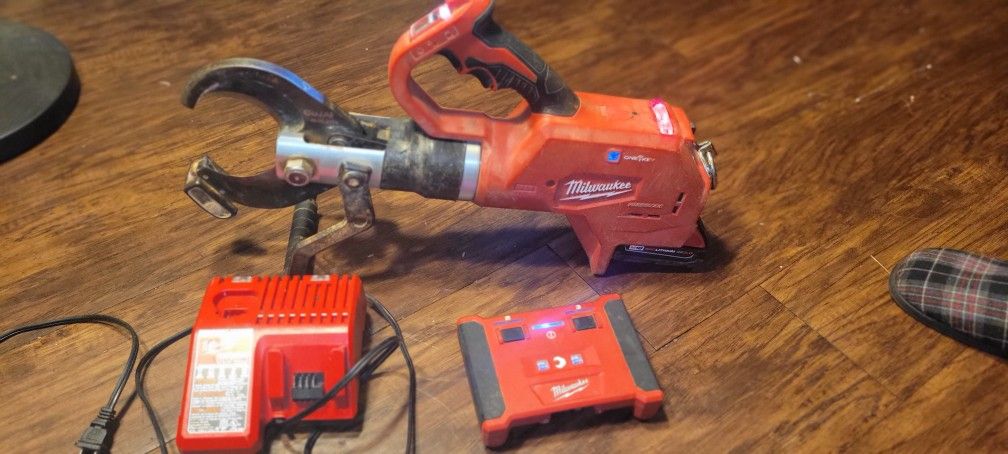 Milwaukee 3in. Underground Cable Cutter