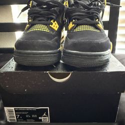 Jordan 4 Retro Thunder (GS)