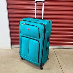 SWISSGEAR Large Checked Spinner in Teal
