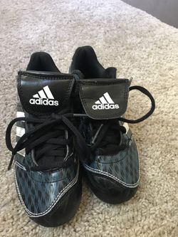 Boys adidas soccer shoes size 1 in excellent condition