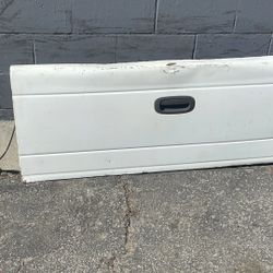 Dodge used 97-04 Dodge Dakota tailgate from a work truck 