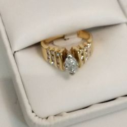 EXCELLENT QUALITY Marquis DIAMOND APPROXIMATELY ONE CARAT TOTAL WEIGHT