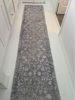 Gray Vintage-Style Hallway Runner Rug – Excellent Condition