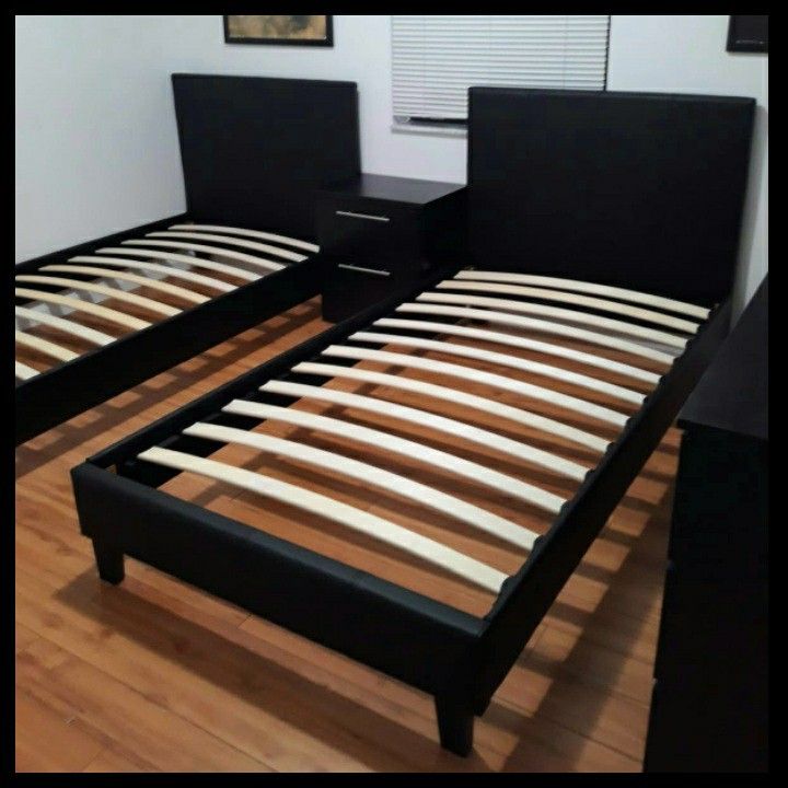 NEW IN BOX TWIN UPHOLSTERED BED FRAME PLATFORM 😊 MATTRESS SOLD SEPARATELY