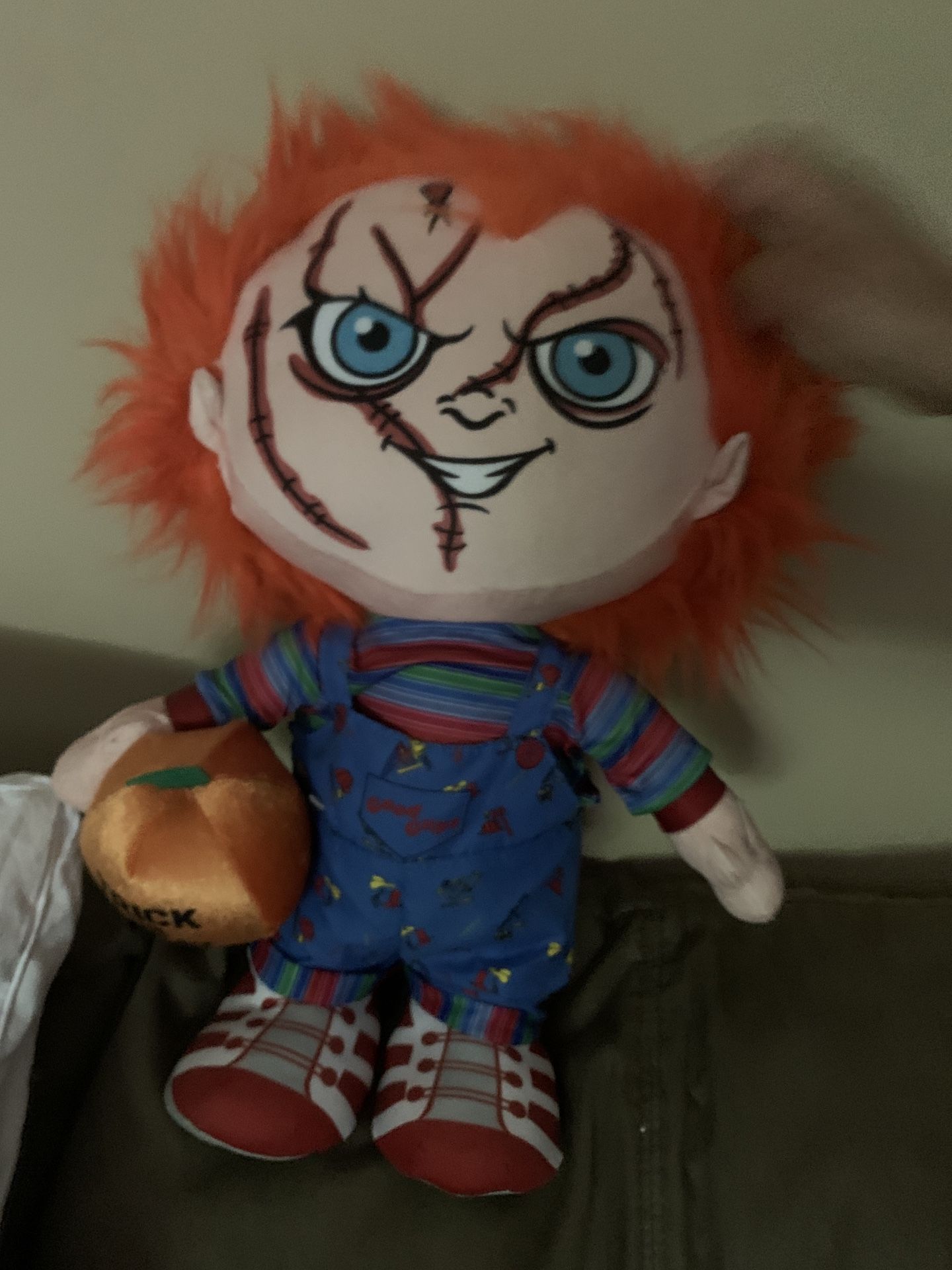 Chucky 17" Charles Lee Ray Plush Holding Pumpkin Trick or Treat 1988