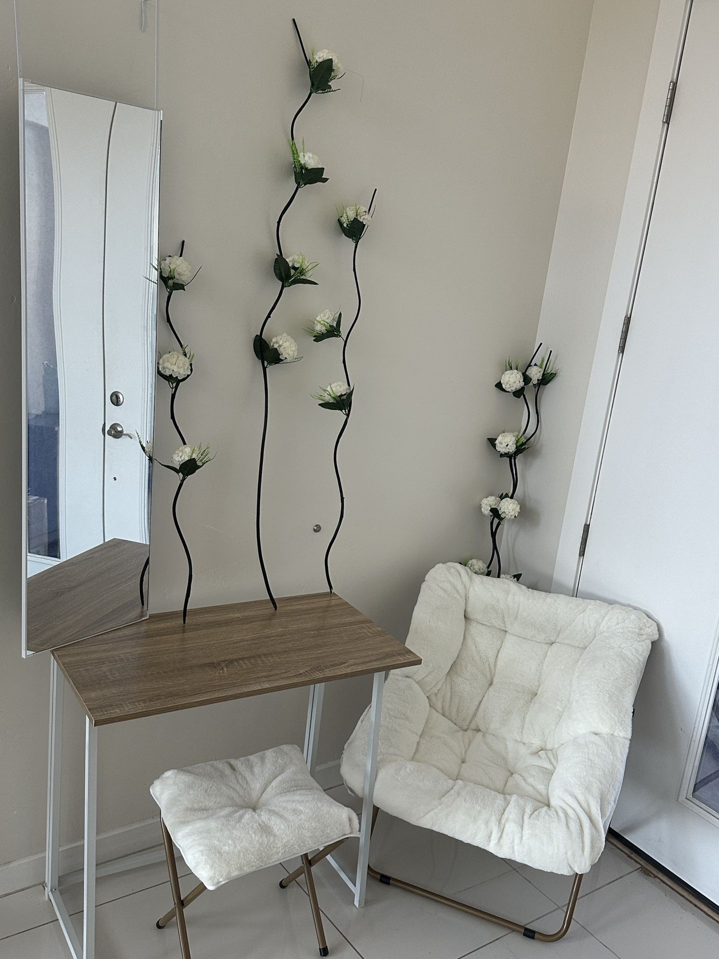 Bedroom furniture white new flowers bed room decor chair faux fur desk mirror apartment dorm room