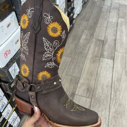 women’s western boots