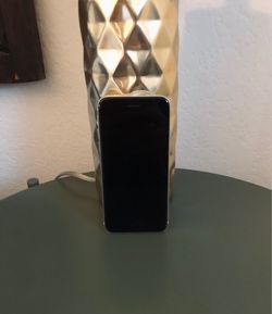 UNLOCKED iPhone SE