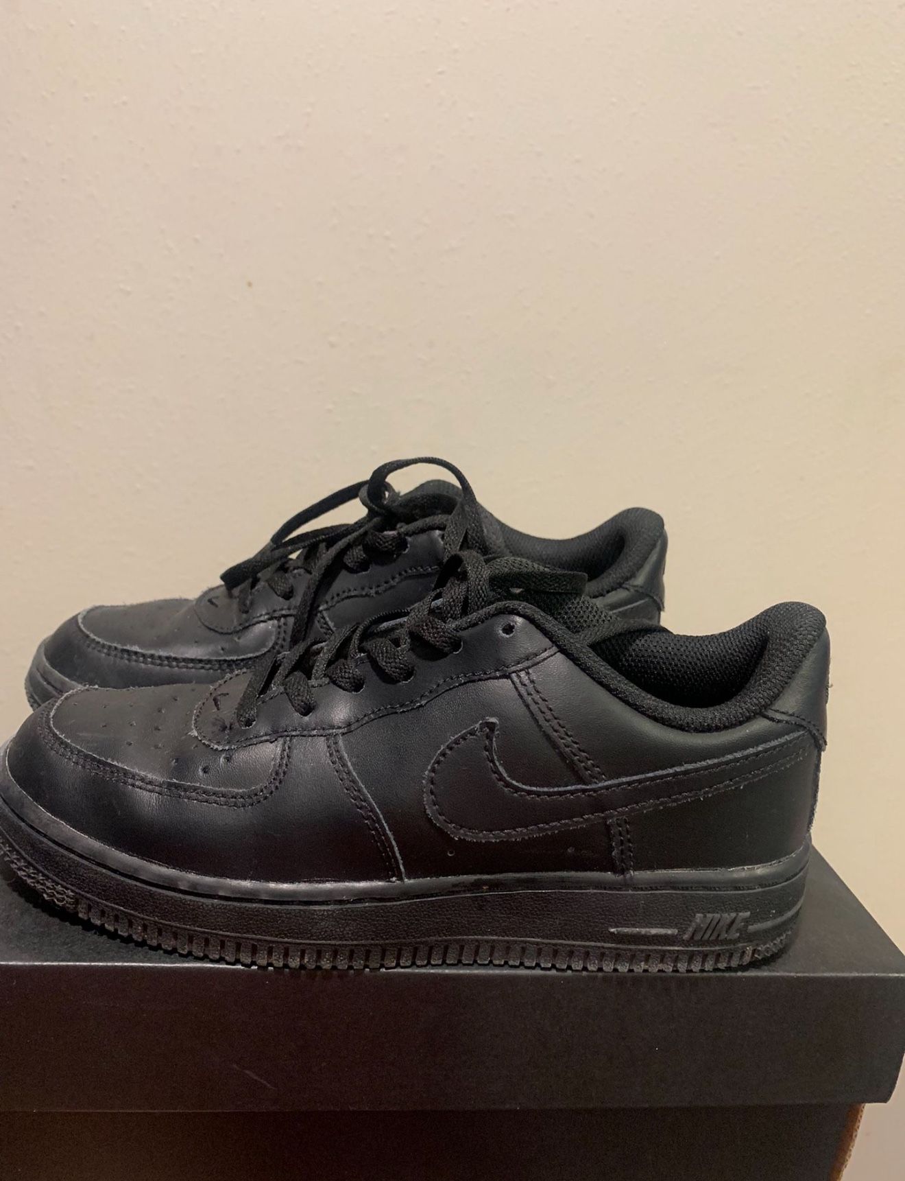 Black Nike Sneakers Size 2Y