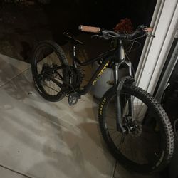 Giant Enduro Mountain Bike 